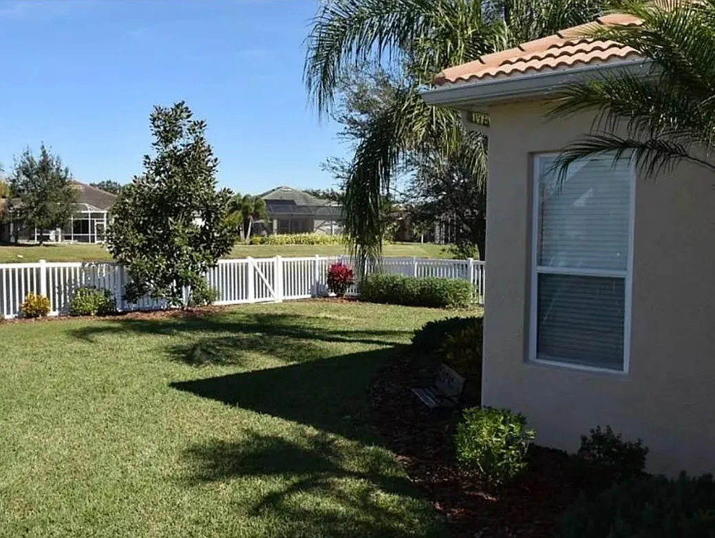 3 bed, 2.0 bath, 2013 sqft, $3,250 — Photo 3