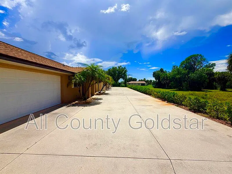 2 bed, 2.0 bath, 1200 sqft, $1,395 — Photo 2