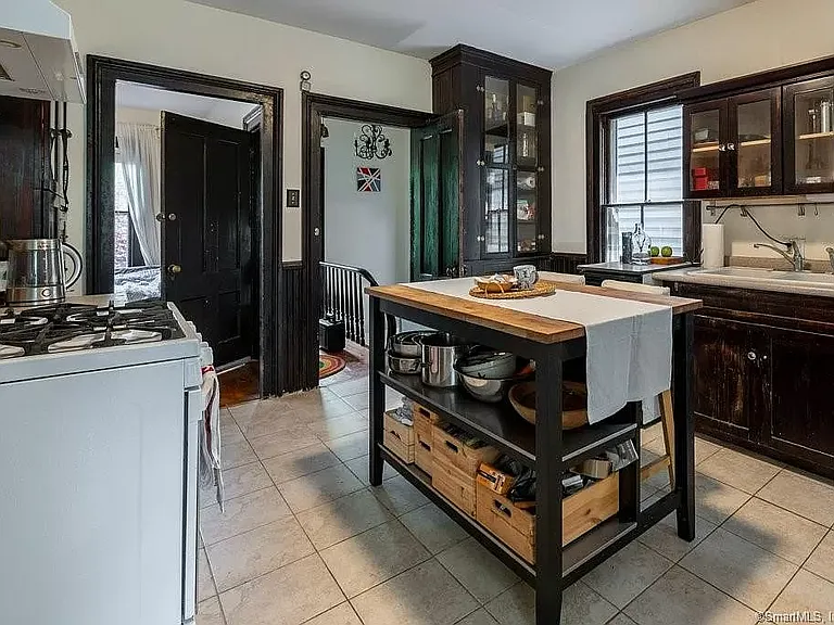 50 Linden St #2 — Photo 4