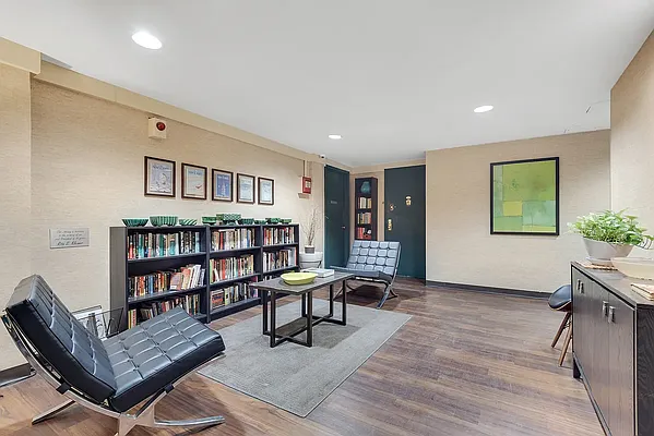 Entry / hallway, photo 1