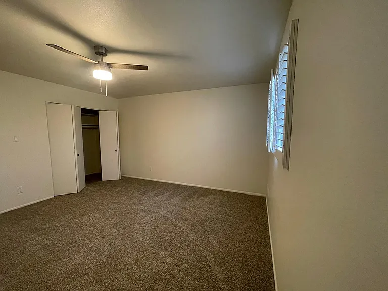 531 E Laguna Dr — Photo 21