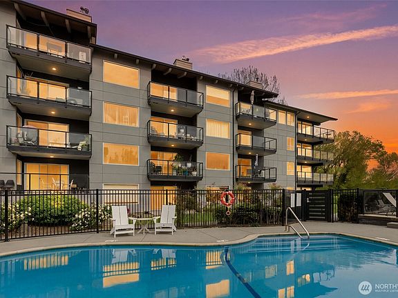 3rd image of 9201 NE Juanita Drive #202