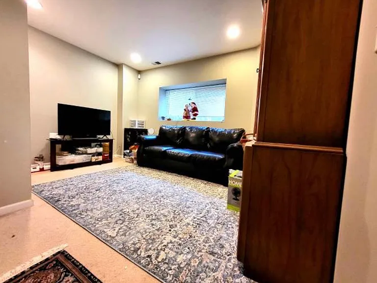1717 Maple Ave — Photo 4