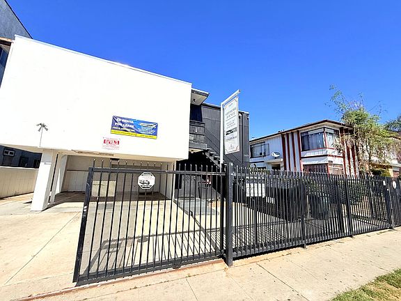 3rd image of 1029 N Ardmore Ave #2