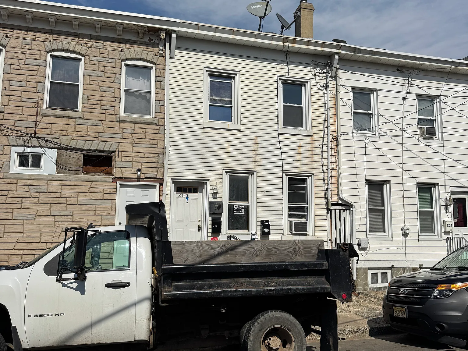 3 bed, 1200 sqft, $1,800 — Photo 1