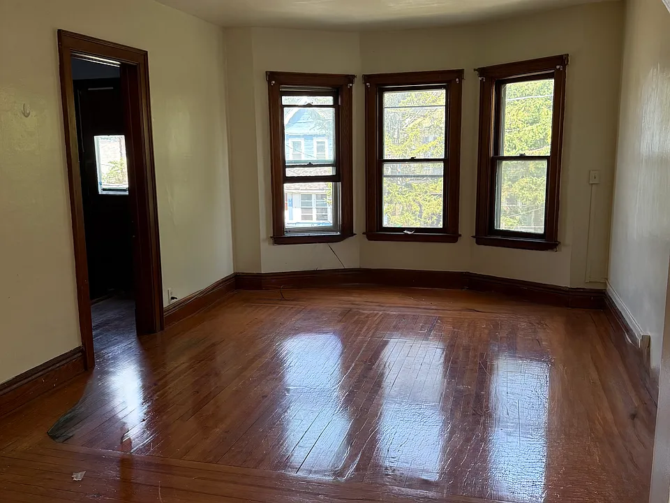 395 Winslow Ave #LOWER