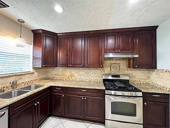 2nd image of 12215 Plumbrook Dr