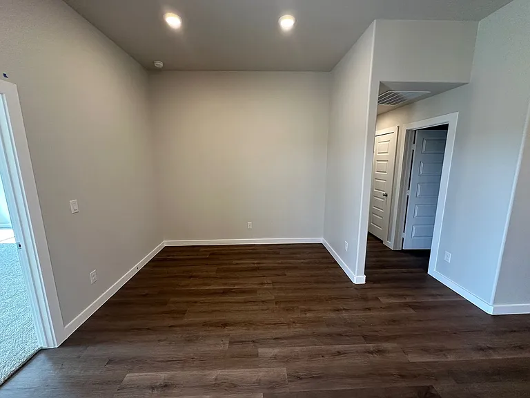 10401 Ruse St — Photo 5