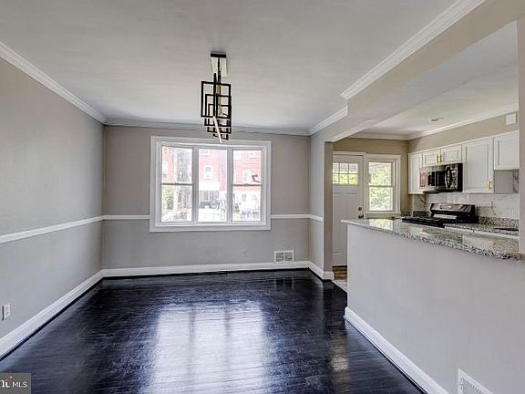 5th image of 3526 Parklawn Ave