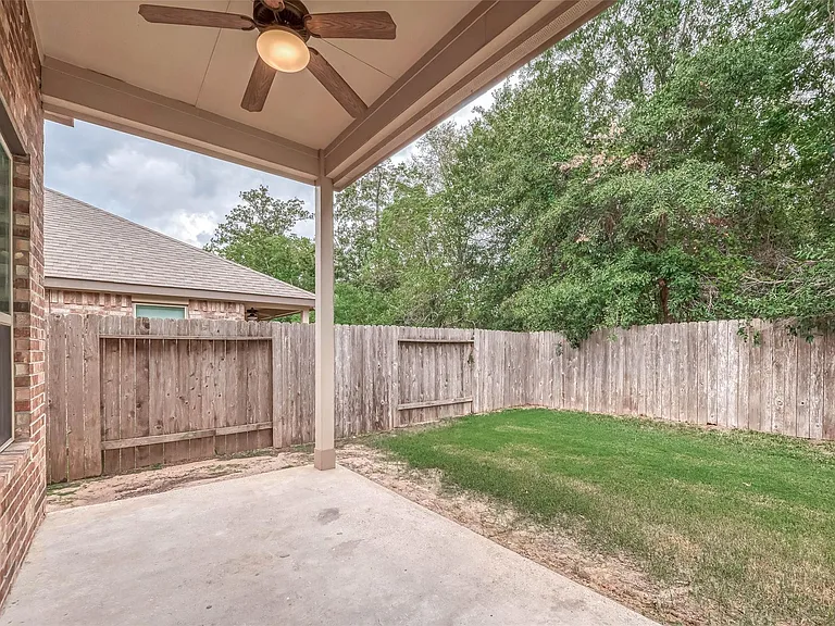 2261 Oak Circle Dr N — Photo 45