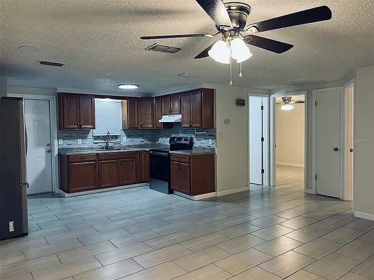 5323 Satsuma Dr — Photo 12