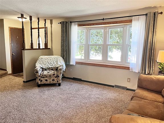 2nd image of 5905 Pinecrest Dr