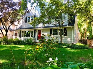 234 Coe Rd, Clarendon Hills, IL 60514