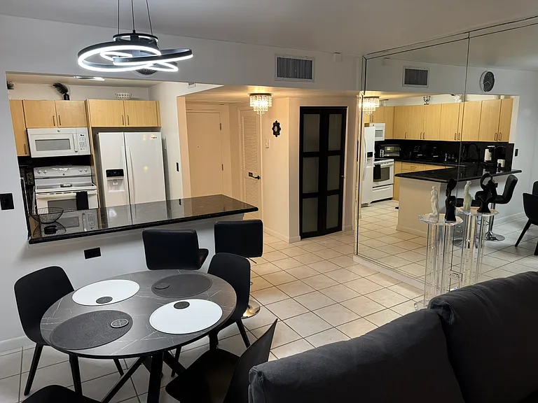 2301 Collins Ave #817 — Photo 20