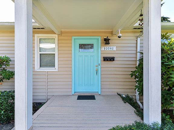 3rd image of 10242 NE 65th St