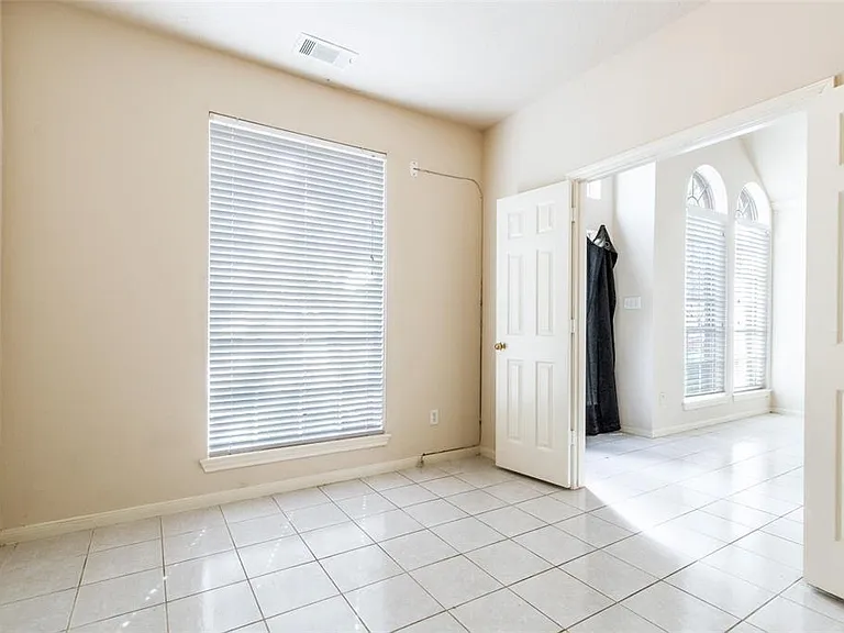 1138 Evandale Ln — Photo 5