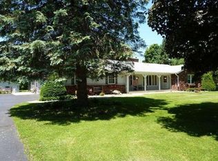 110 River Rd S, Burlington, WI 53105