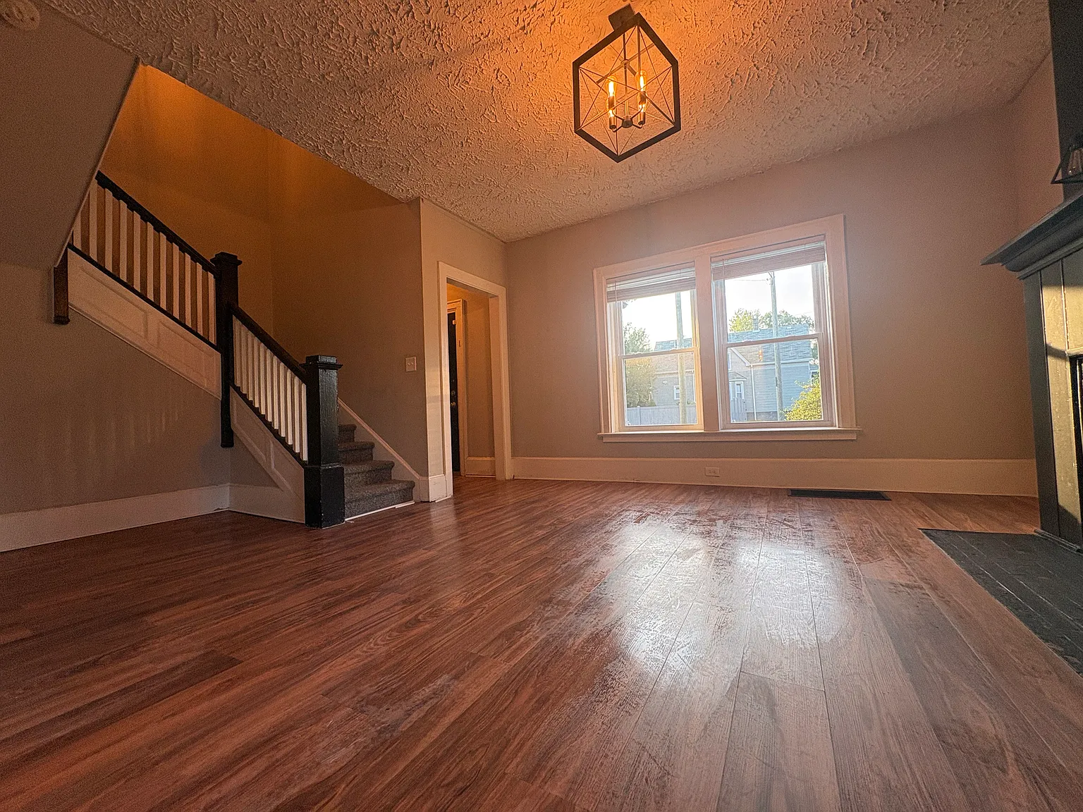 8142 E Vernor Hwy — Photo 2