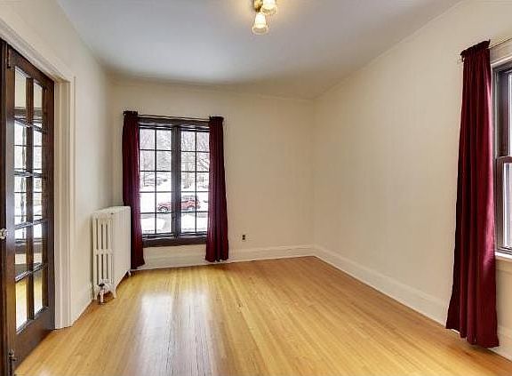 4th image of 419 Woodlawn Ave Floor 1