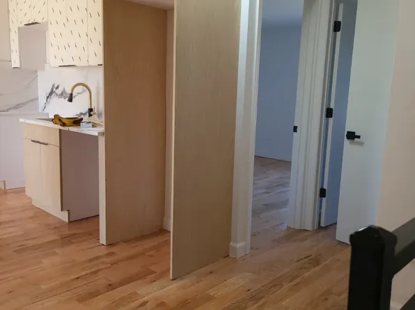 225-06 Mentone Avenue image 15 of 23