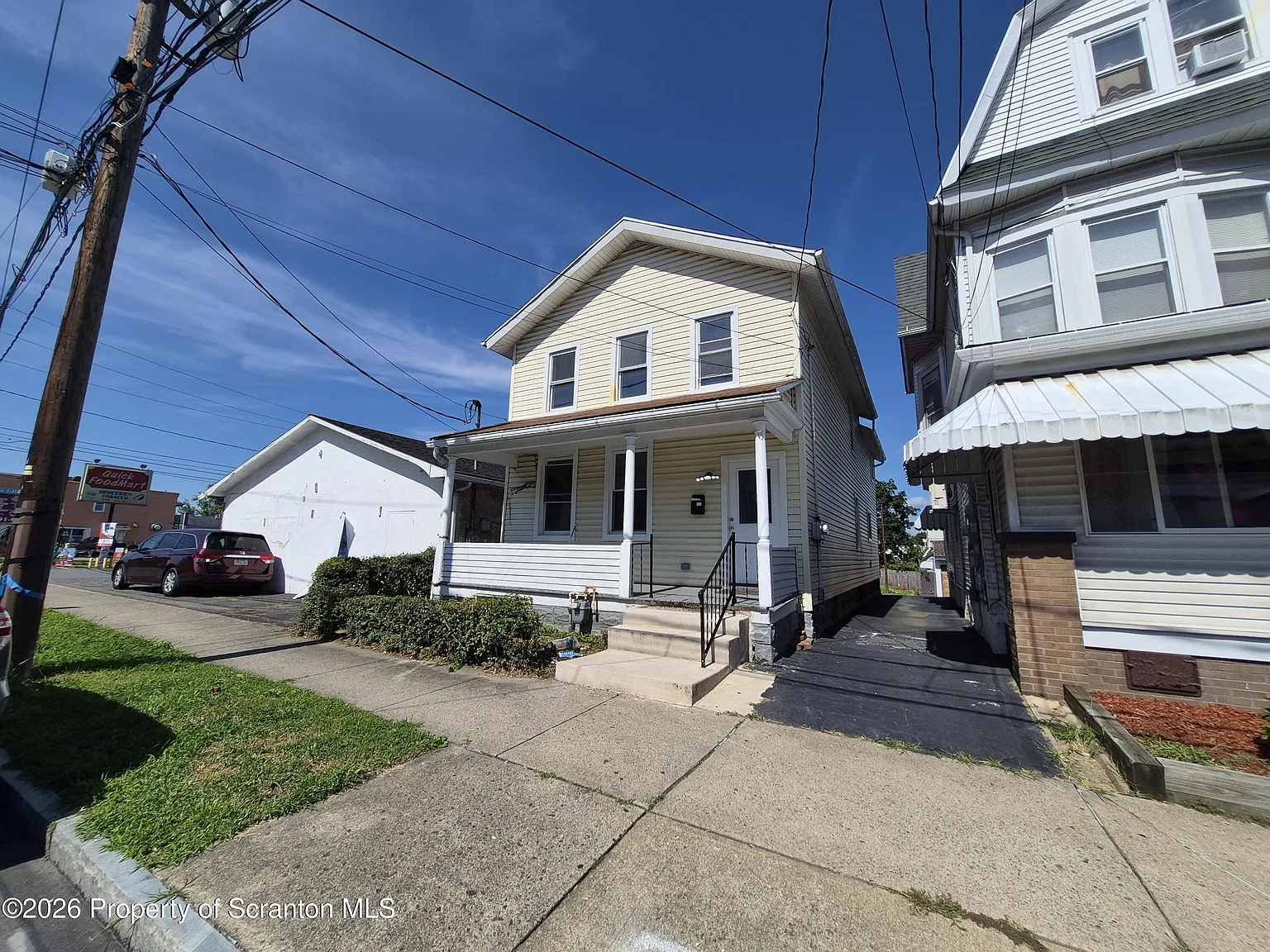 4 bed, 2.0 bath, 1880 sqft, $2,200 — Photo 2