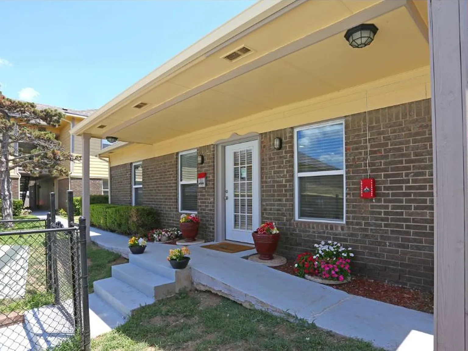 Preston Square Apartments - Now Offering $250 Off Move-In Costs! — Photo 2
