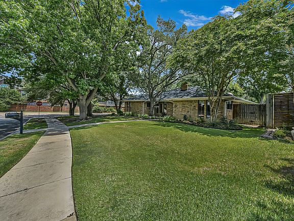 2nd image of 4020 Flintridge Dr