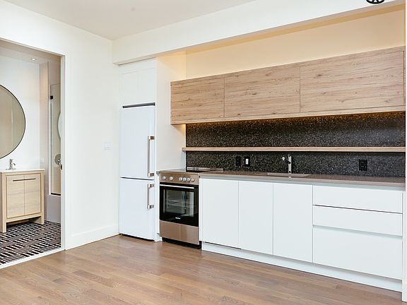 2nd image of 1068 Fulton St #7B