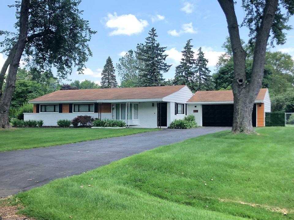 1st image of 2394 Ivanhoe Dr