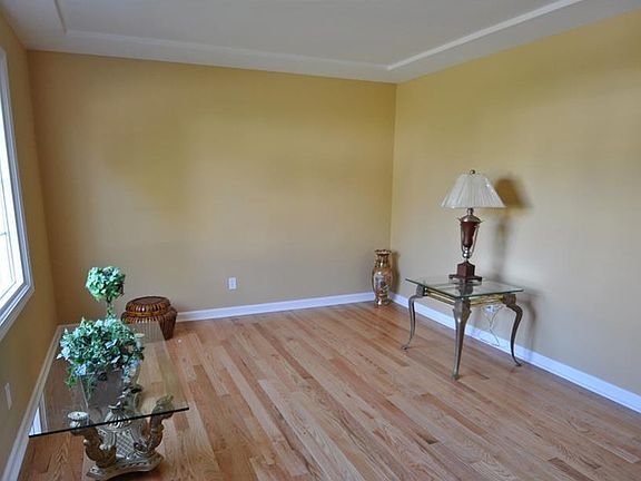 3rd image of 15402 Alonzo Ave