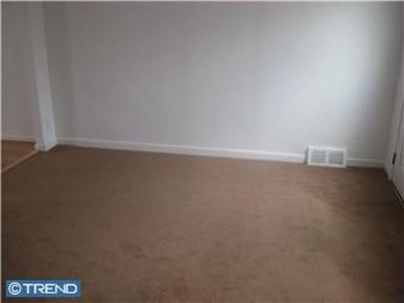 4th image of 5254 Glenloch St