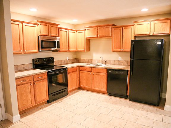 Unit B - kitchen