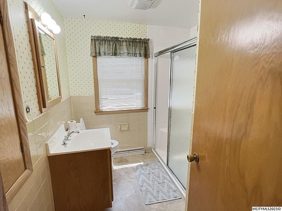 4th image of 815 17th St NE