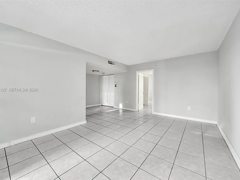 2011 Bay Dr #12 — Photo 2