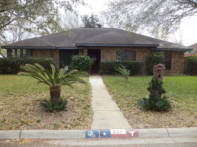 1st image of 824 Meadow Wood Dr