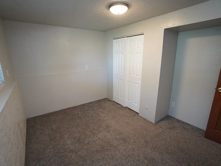 698 S Berwick Dr — Photo 13