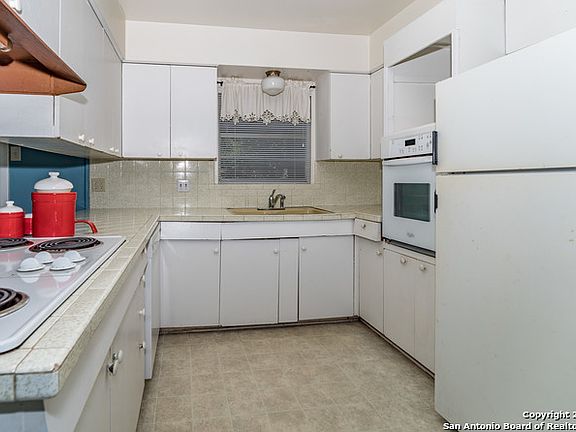 4th image of 107 Verdant St