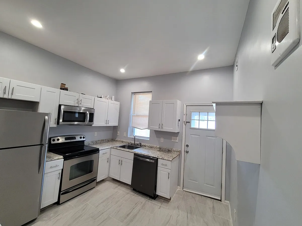 Building Photo - 2635 N Calvert St #1