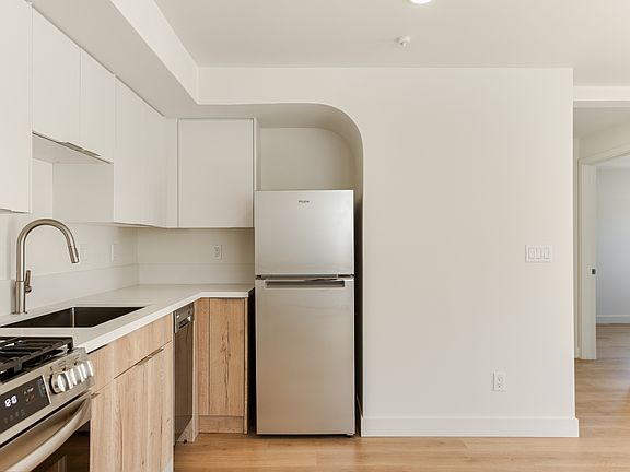 3rd image of 2845 1/2 Marsh St
