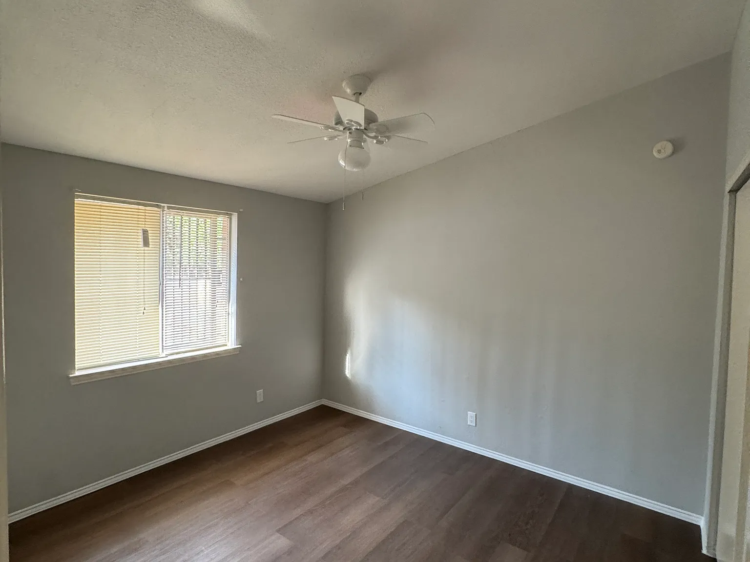 3 bed, 960 sqft, $1,550 — Photo 4