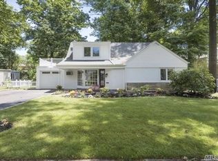 63 Plymouth Rd, Great Neck, NY 11023