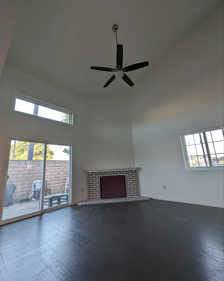 3 bed, 2.5 bath, 1300 sqft, $3,000 — Photo 1