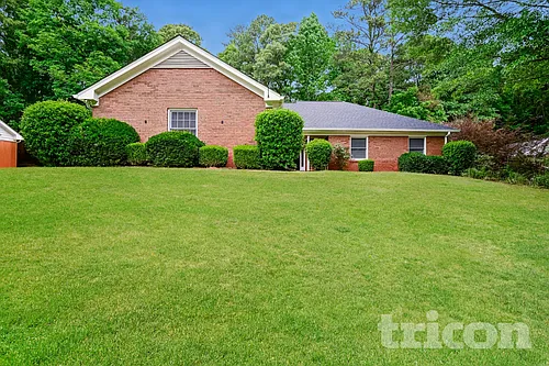 350 Bridgewood Dr SE Photo 1