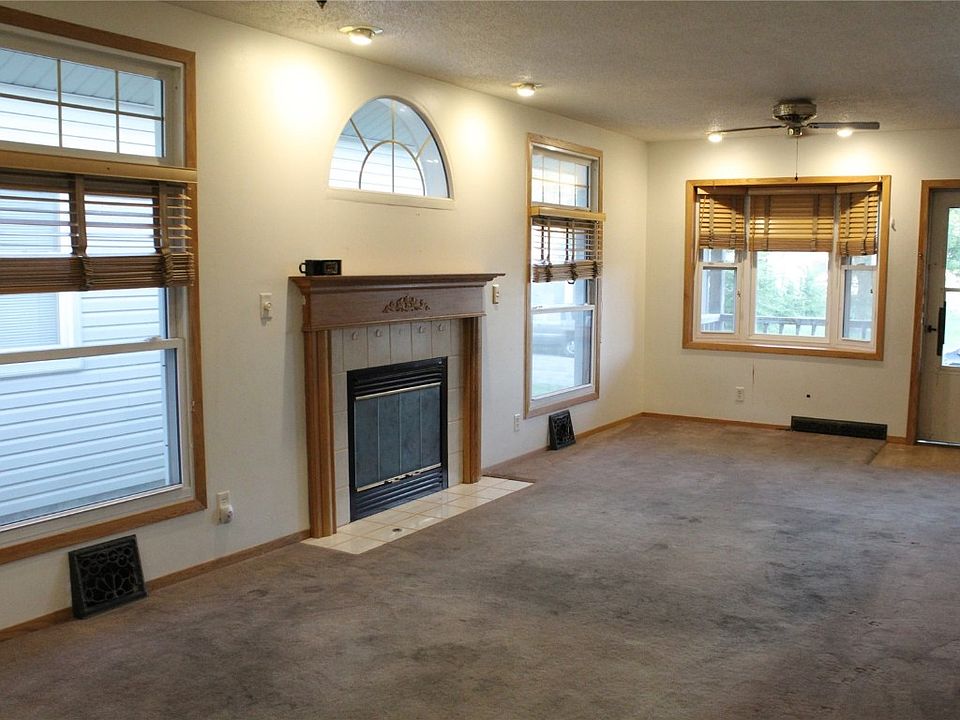 1536 C Ave NE, Cedar Rapids, IA 52402 Zillow