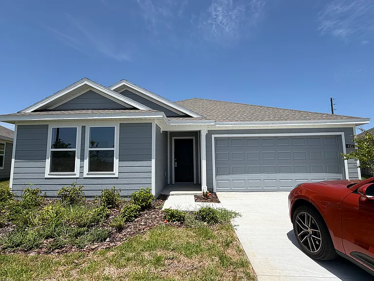 571 Artemis St — Photo 1