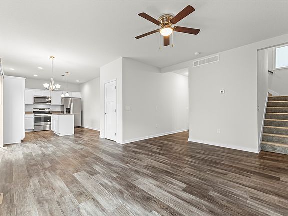 4th image of 15139 Bellflower Ln