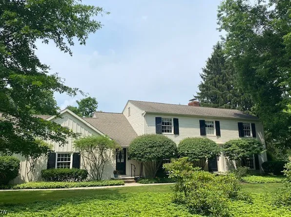 32675 Woodsdale Ln, Solon, OH 44139