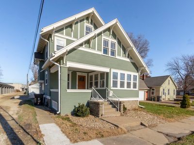211 W 9th St, Cedar Falls, IA, 50613