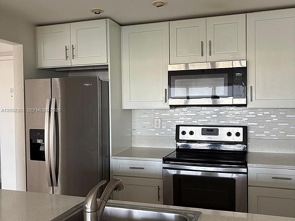 4th image of 600 NE 36th St APT 714