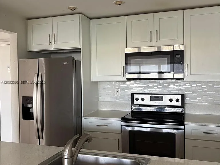 600 NE 36th St #714 — Photo 4